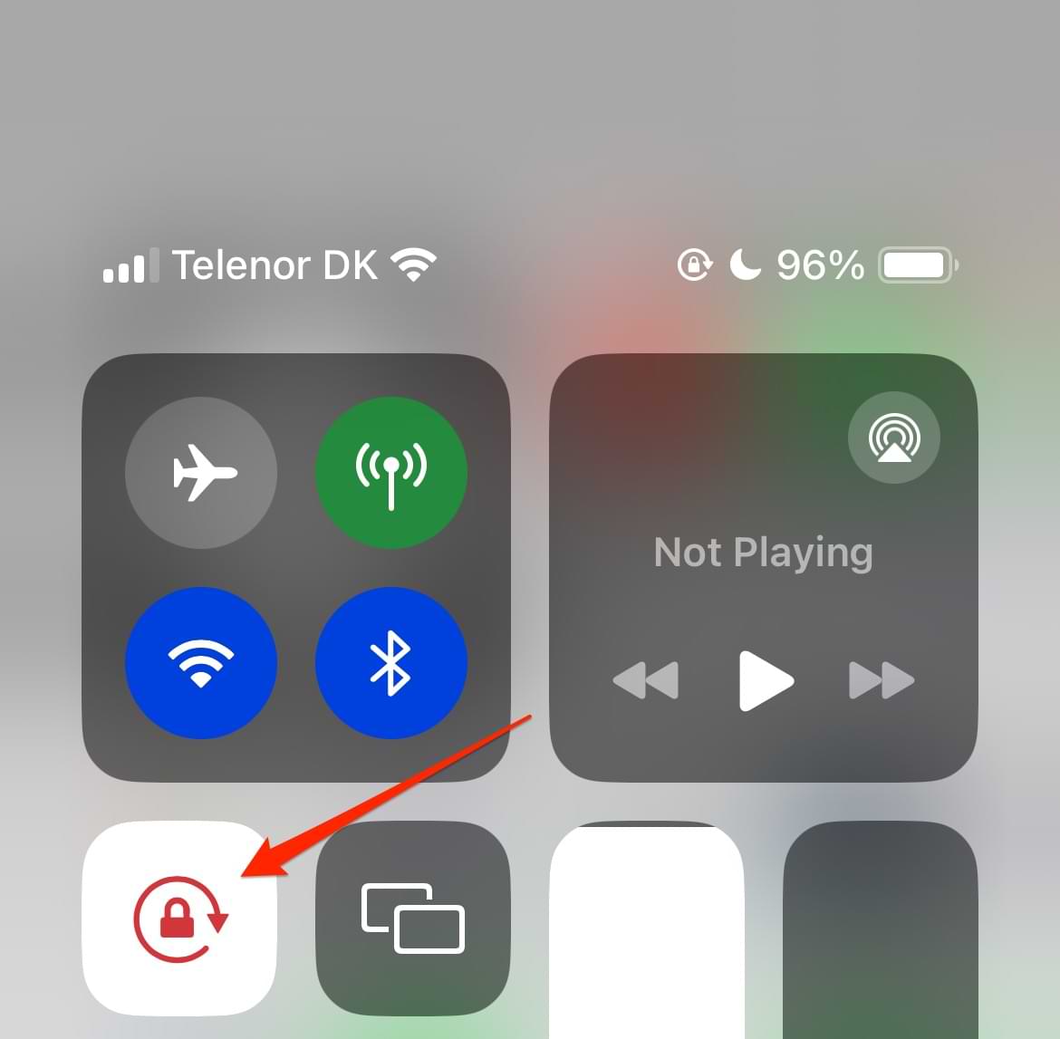 The lock screen orientation icon in the iOS Control Center