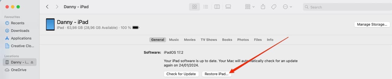 The option to restore an iPad from Finder