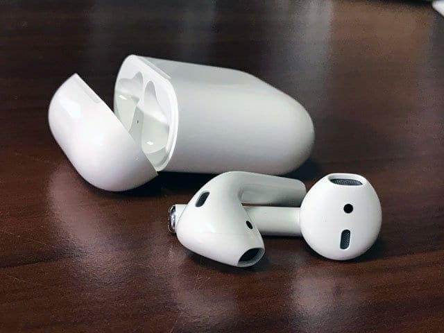 Airpod case not charging wirelessly hot sale