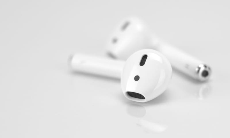 AirPods case flashing green with left or right AirPod not recognized.