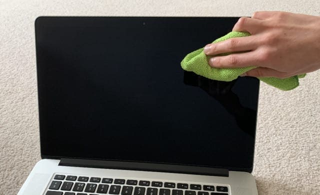 how to clean up mac book pro