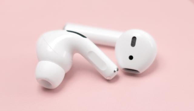 AirPod and AirPod Pro with pink background