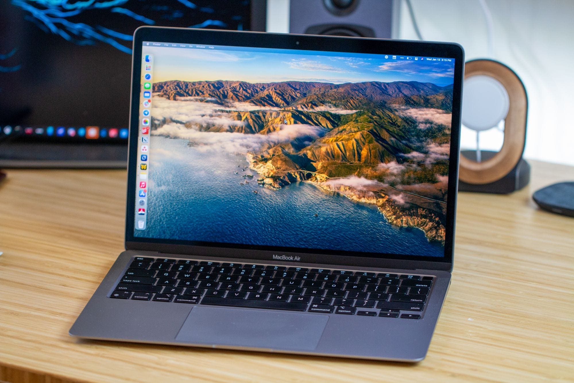 Did Your M1 MacBook Screen Randomly Crack on Its Own? You're Not Alone -  AppleToolBox