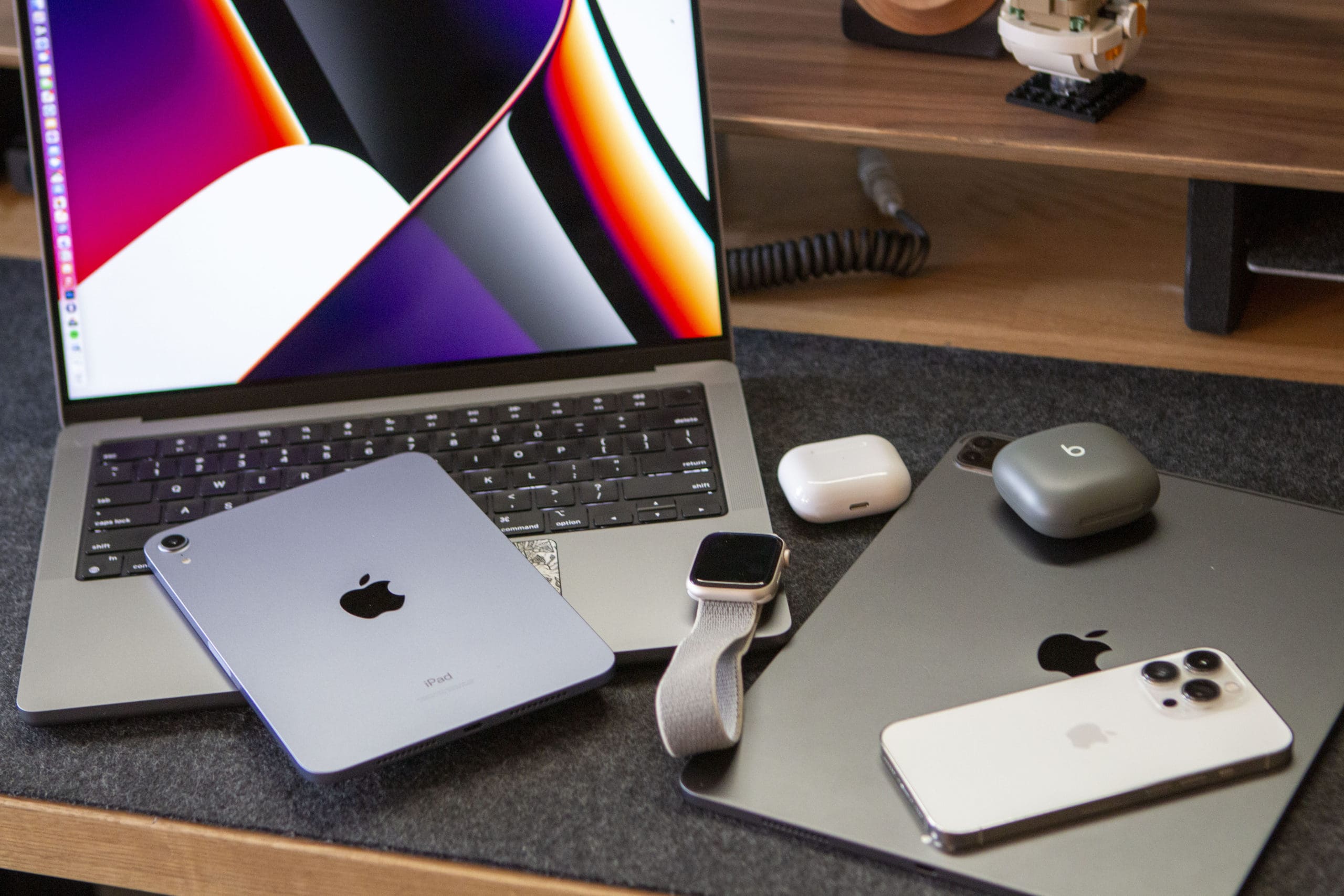 Apple Accessories for Apple Watch, iPhone, iPad, and Mac - Apple