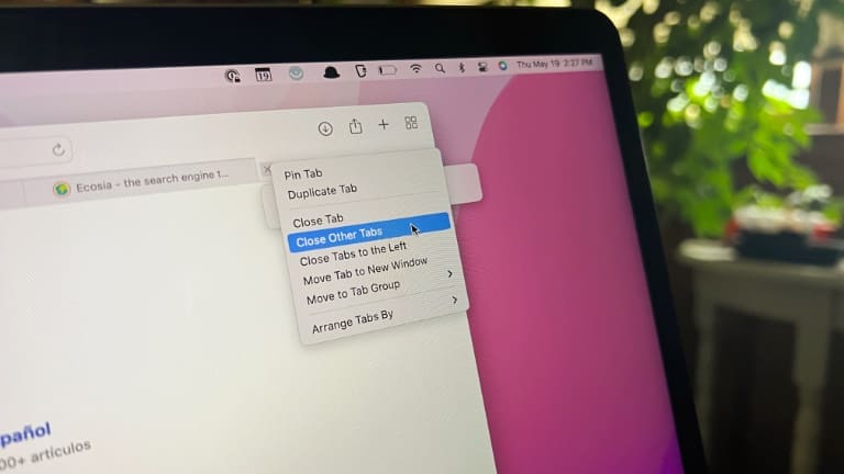 safari closes tabs on its own mac