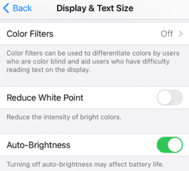 iPhone の自動明るさ調整を無効にする方法