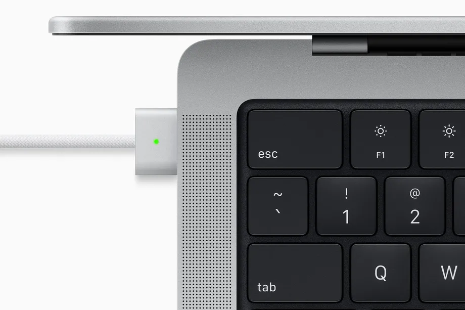 metan Slået lastbil pin Best MacBook Air Accessories in 2022 - AppleToolBox
