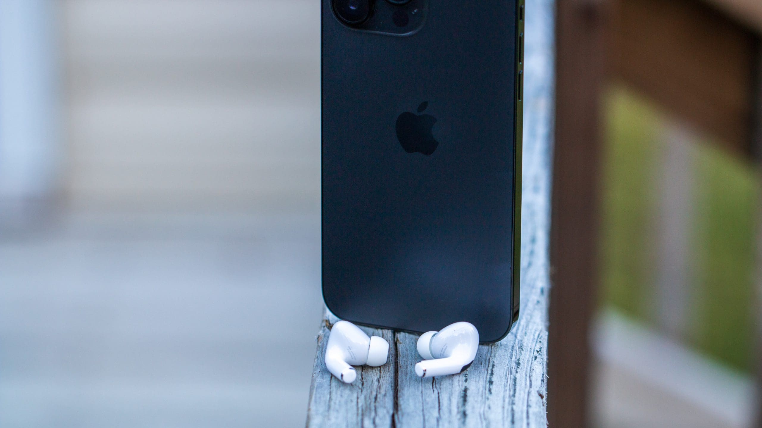 Why does this exist? AirPods Max vs AirPods Pro 2 – DHRME