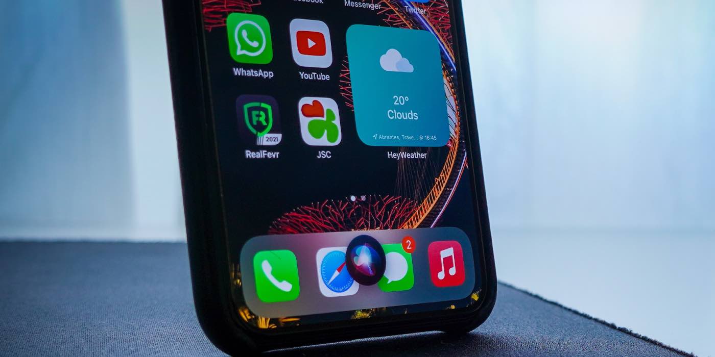 Photo of an iPhone with Siri on it