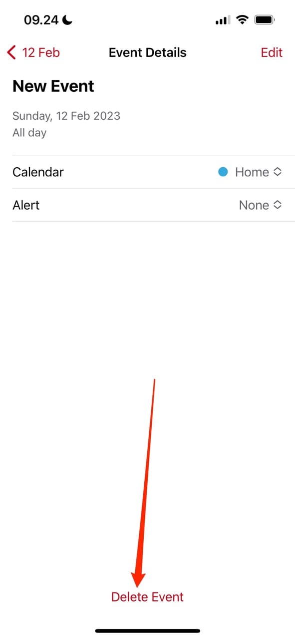 Screenshot showing how to delete an event in Apple Calendar on iOS