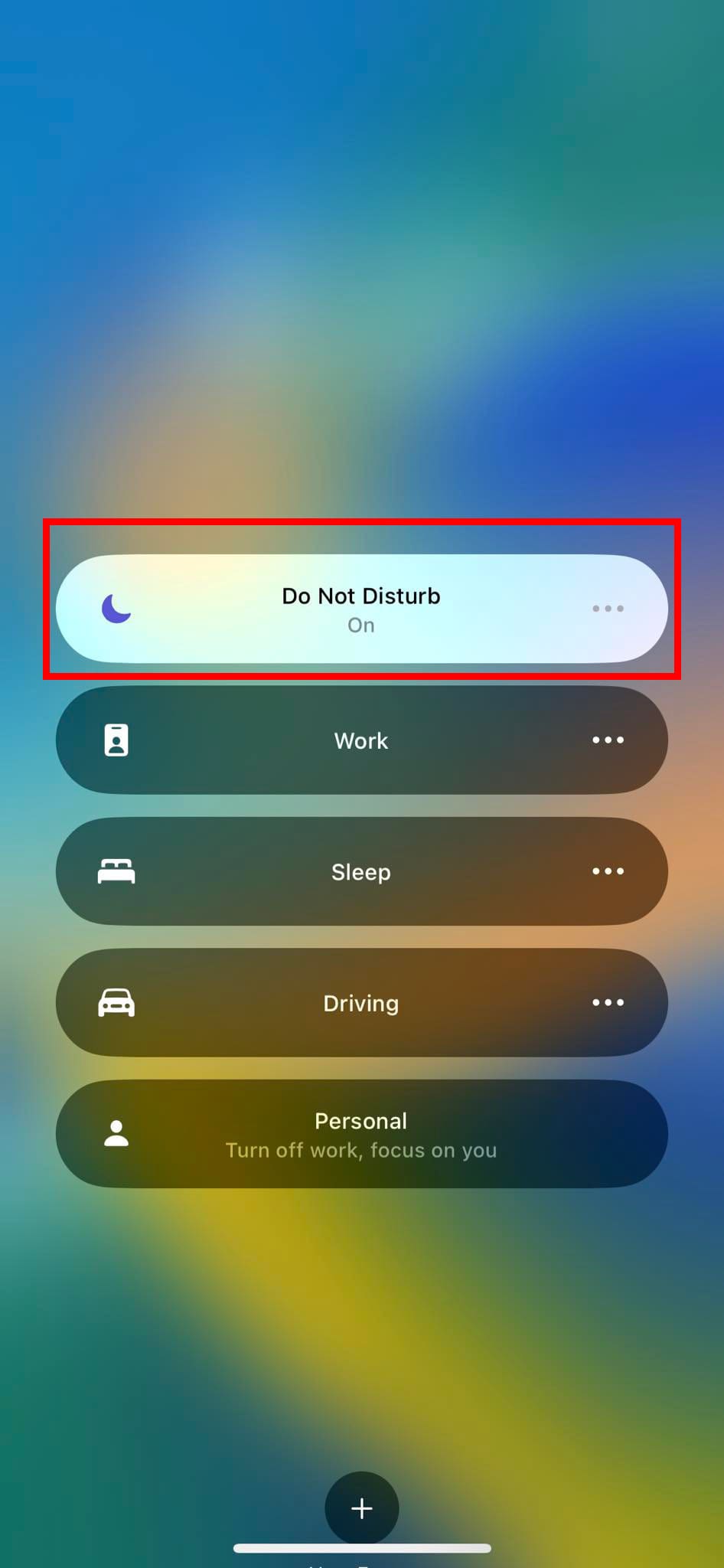 Active Do Not Disturb Focus on iPhone 14 in Lock Screen